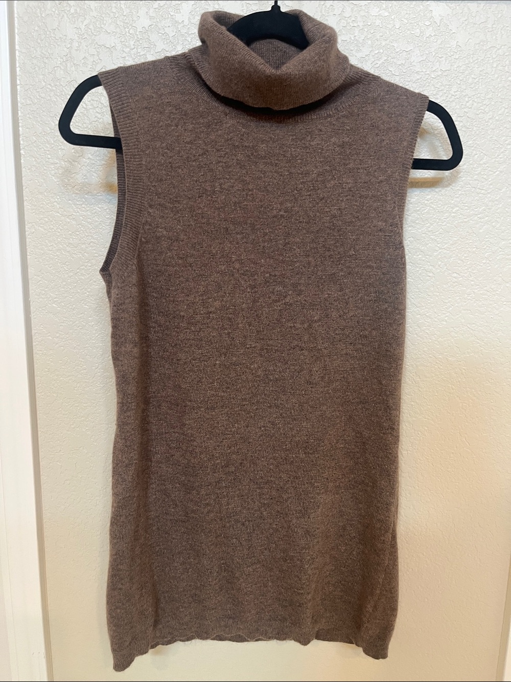 BCBGMAXAZRIA Sleeveless Turtleneck Angora Wiol blend Brown Large